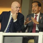 6 Fakta Jokowi, Cara Menghadiahkan Penghargaan Bintang Jasa kepada Presiden FIFA dan Membuka Kantor Tetap di Jakarta